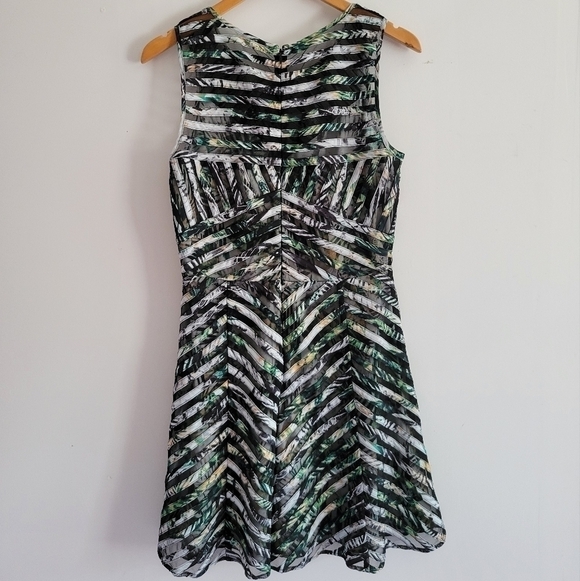 Parker Tropical Print Dress - Picture 4 of 8